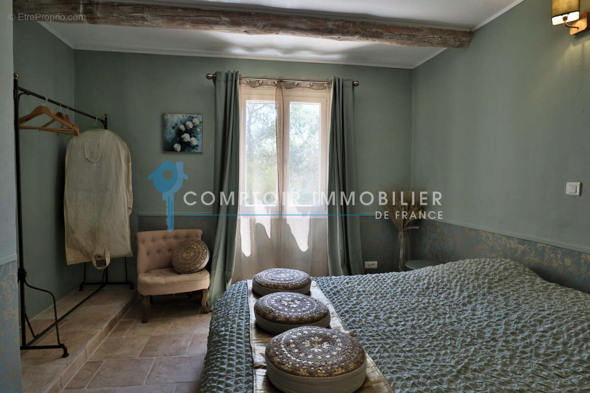Maison à SAINT-SATURNIN-LES-APT