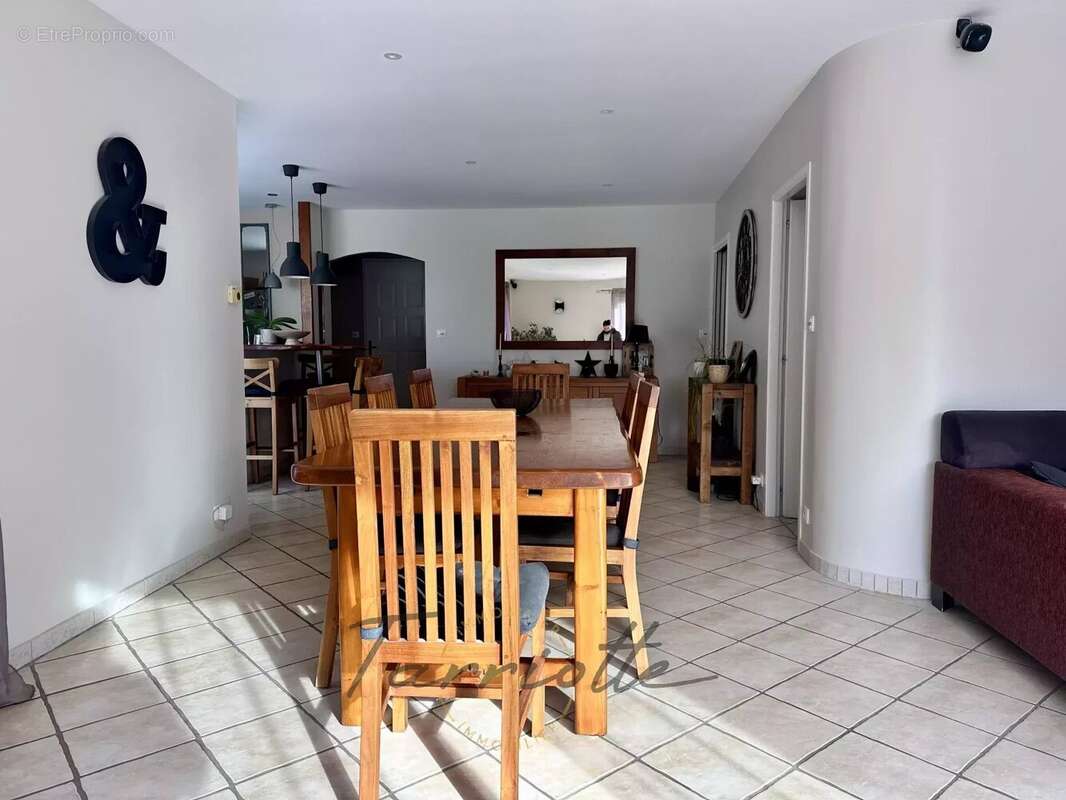 Maison à MONTELIMAR