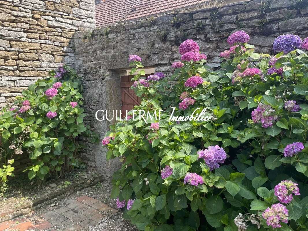 Immeuble en pierre, coeur de village, idéal investisseur - photo 25