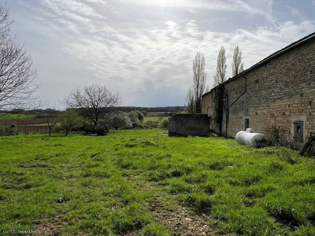 Maison à RUFFEC