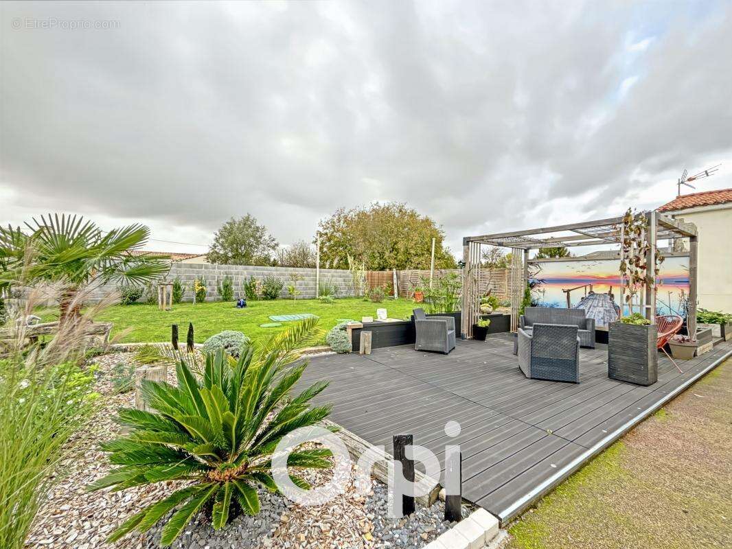 Maison à SAINTE-GEMME-LA-PLAINE