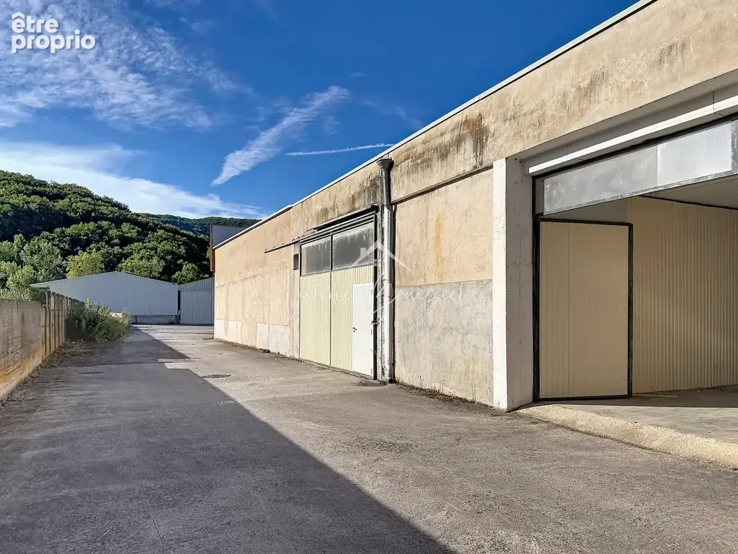 Parking à SAINT-AFFRIQUE