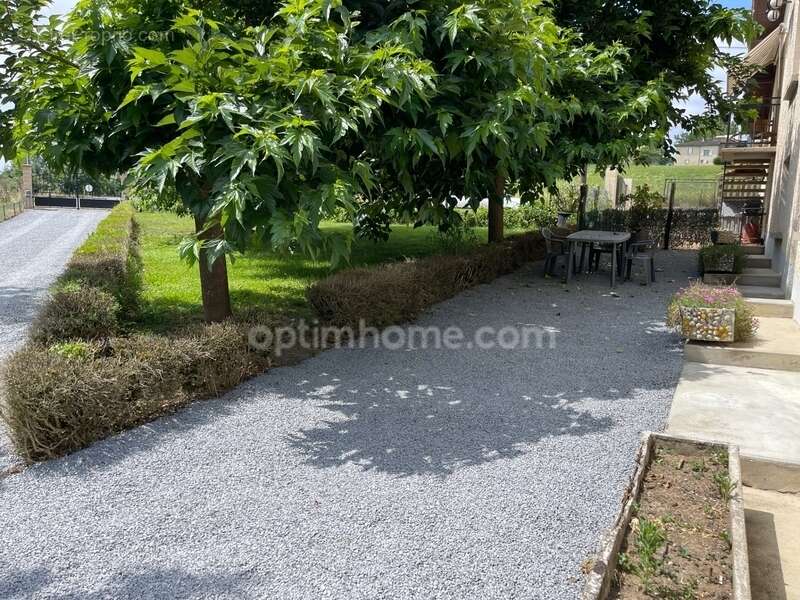 Grande propriété + 9 pièces comprenant 2 logements – 264 m² – Terrain arboré – Sans vis-à-vis Situation  Labessière-Candeil – À  - photo 8