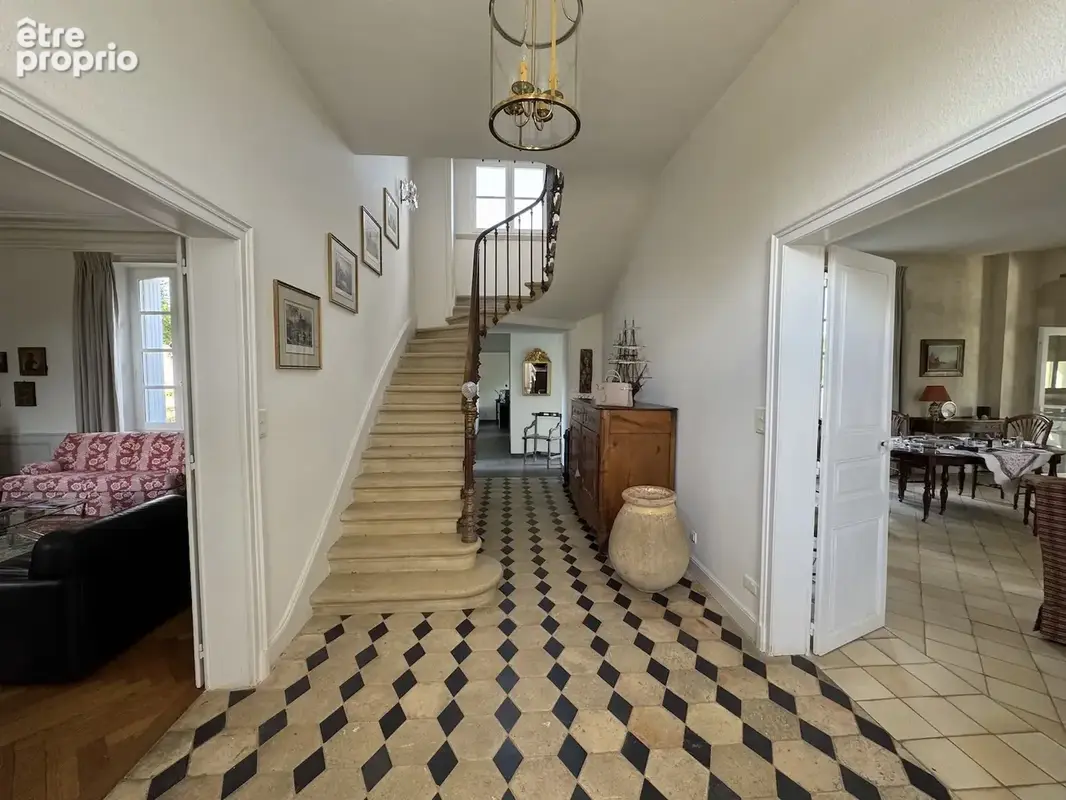 Élégante maison de maitre 19e avec dépendances et jardin dans la région de Saumur - photo 6