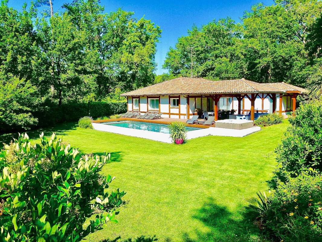 Entre Forêt Landaise et Art de Vivre  Ensemble de deux maisons sur 1638 m² de terrain boisé. - photo 17