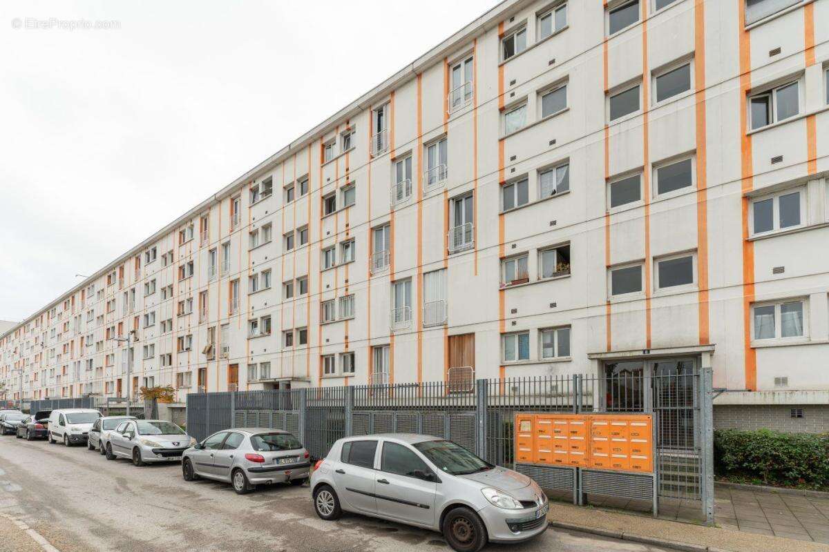 Appartement à CLICHY-SOUS-BOIS