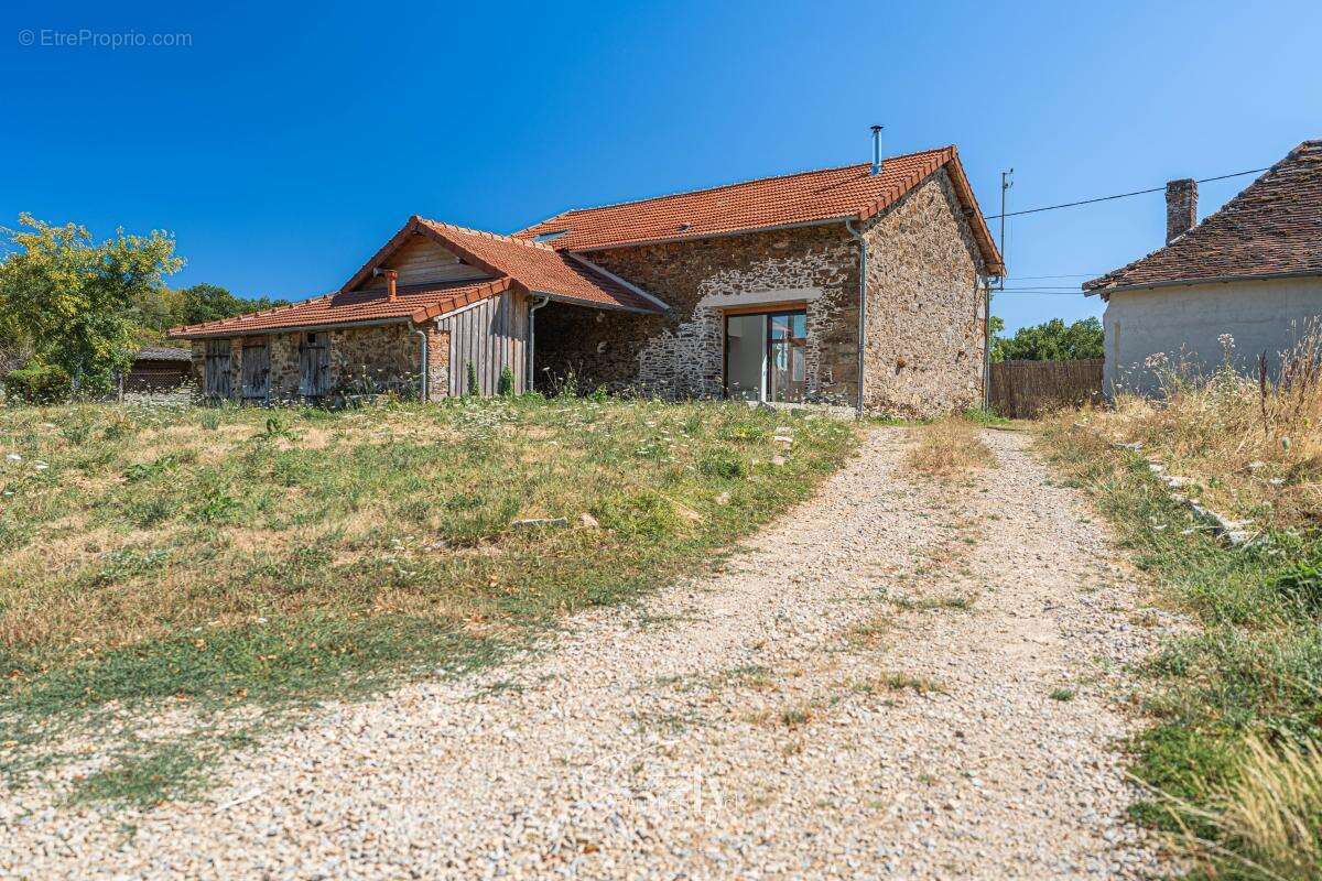 Maison 92 m² à Saint-Hilaire-Bonneval  - photo 3