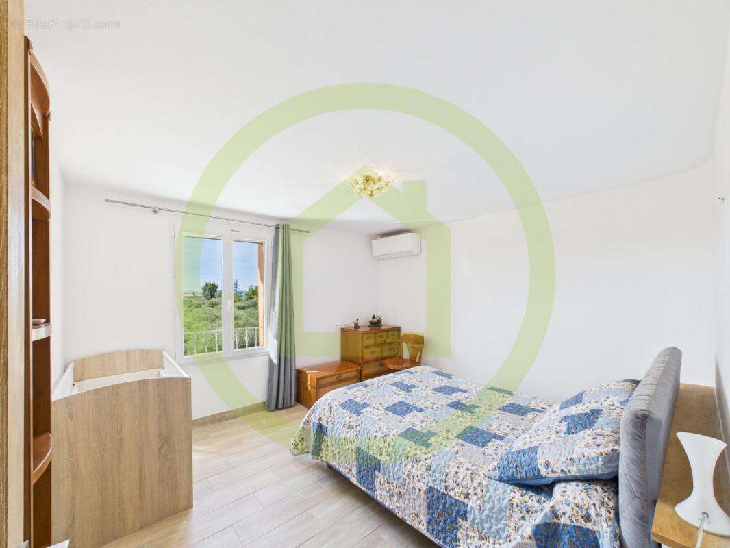 Maison à CHATEAUNEUF-GRASSE