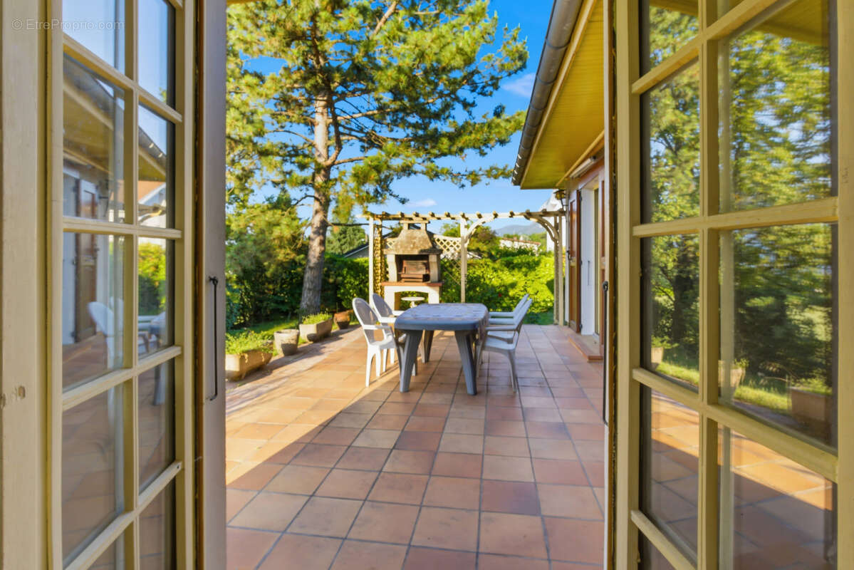 Appartement à SAINT-NAZAIRE-LES-EYMES