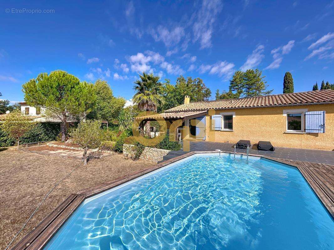 Maison à BAGNOLS-EN-FORET