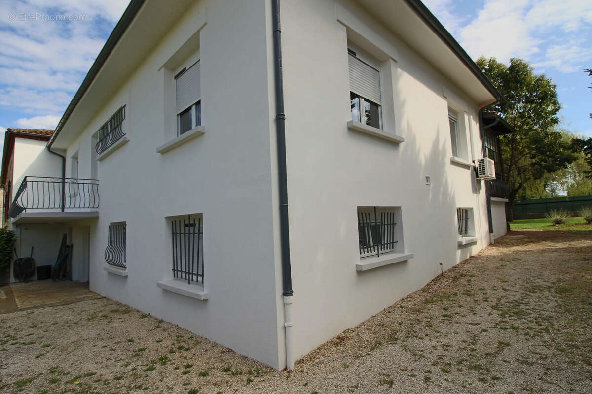 Maison à PUY-L&#039;EVEQUE