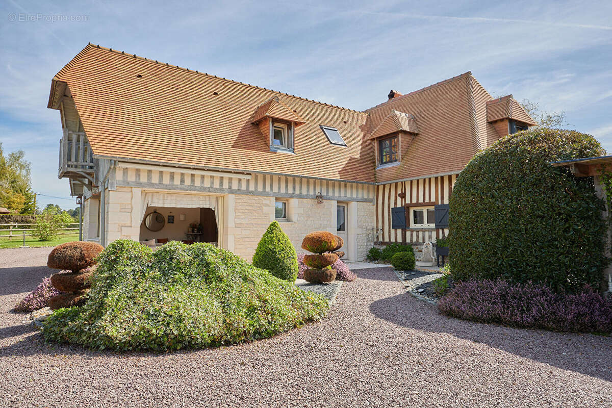 Maison à FAUGUERNON