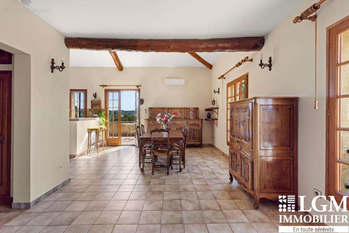Aix en Provence - Propriété avec studio indépendant, garage de 80 m² et plus de 3 000 m² de terrain - photo 6