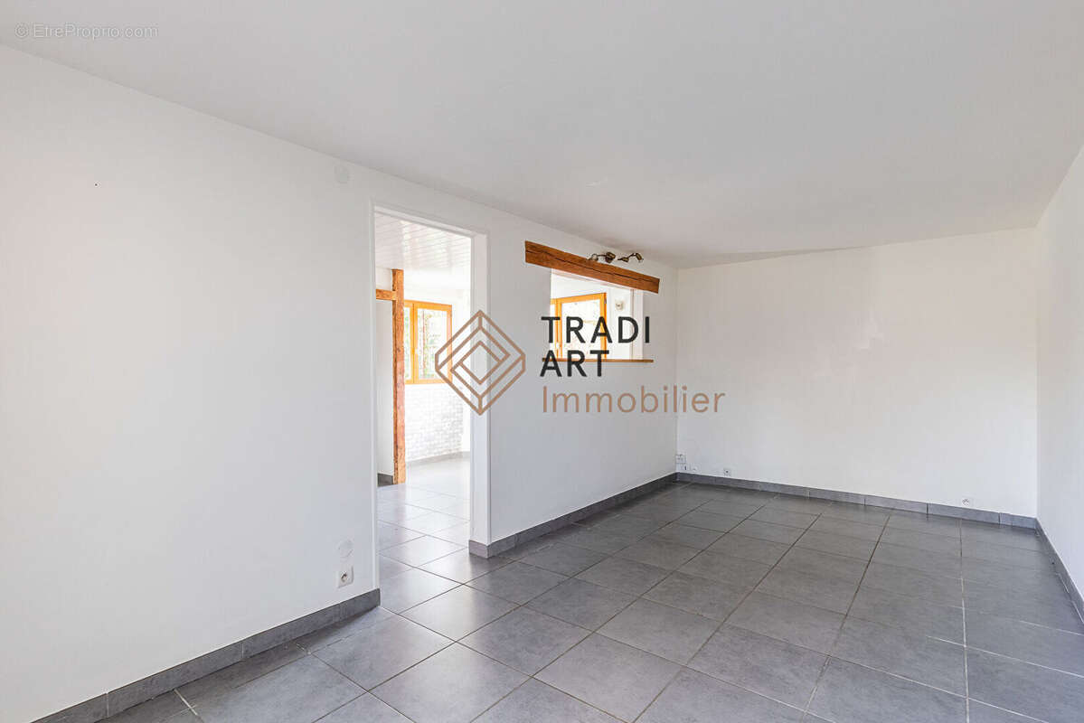 Maison à SAINTE-GENEVIEVE-DES-BOIS