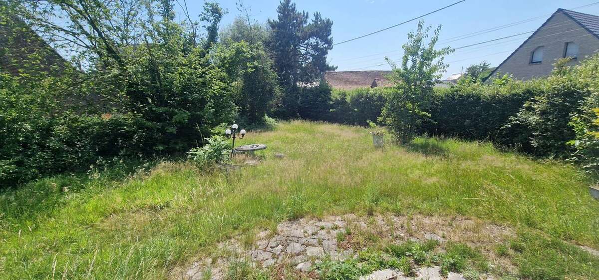 Terrain de 855 m2 avec maison de 45 m² et garage - photo 2