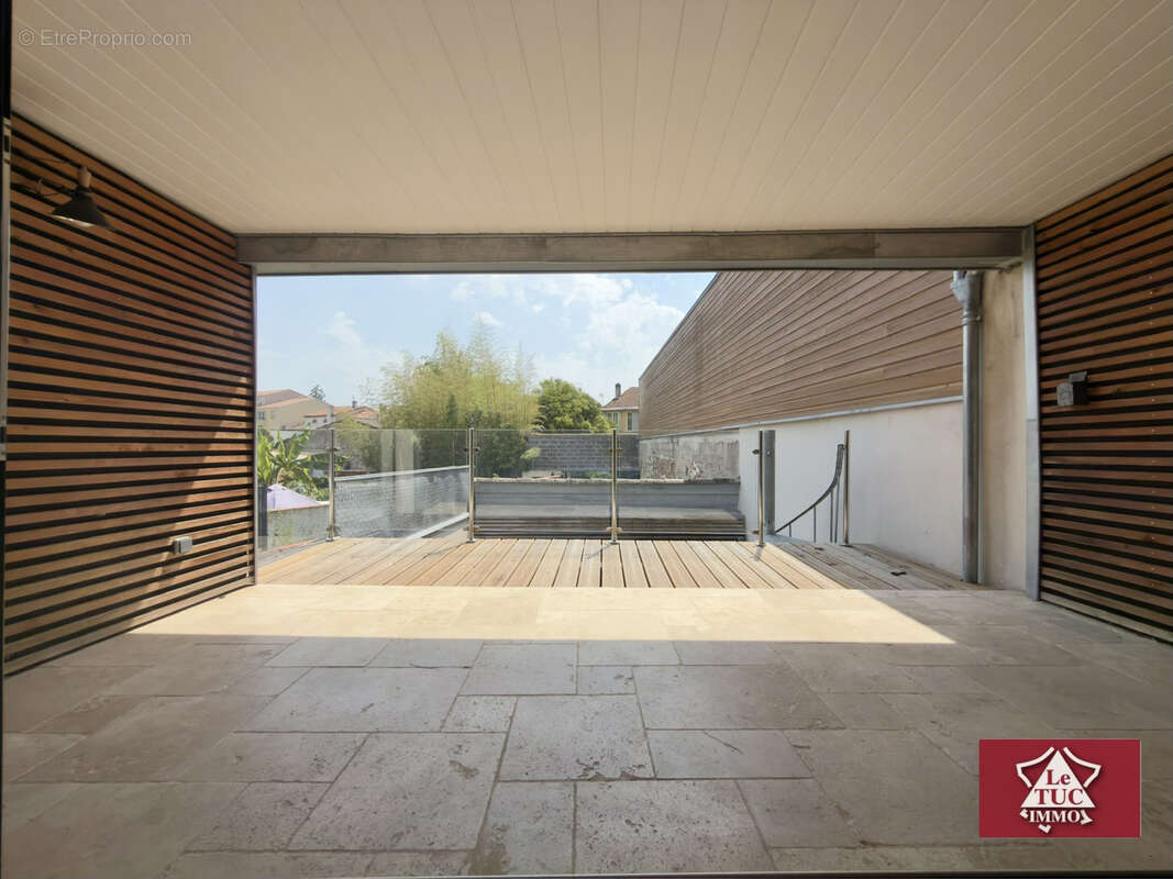 Maison de ville avec terrasses, garage et jacuzzi - photo 3