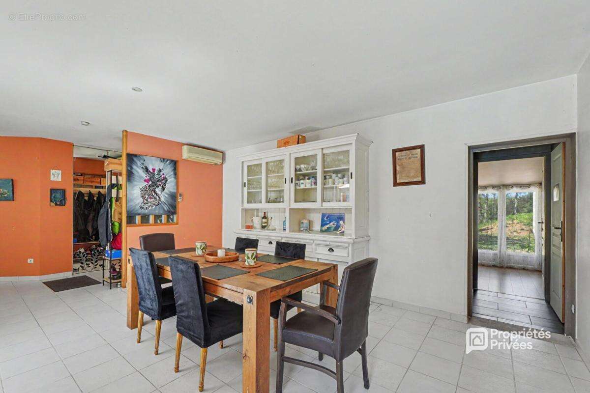 Maison Bessens ( Lapeyrière ) T6 avec piscine sur une parcelle de 5666 m2 - photo 8