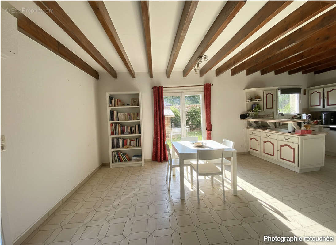 Magnifique maison de 162m2 entièrement rénovée   6 Chambres   Terrain 1 377 m à Davézieux - photo 11