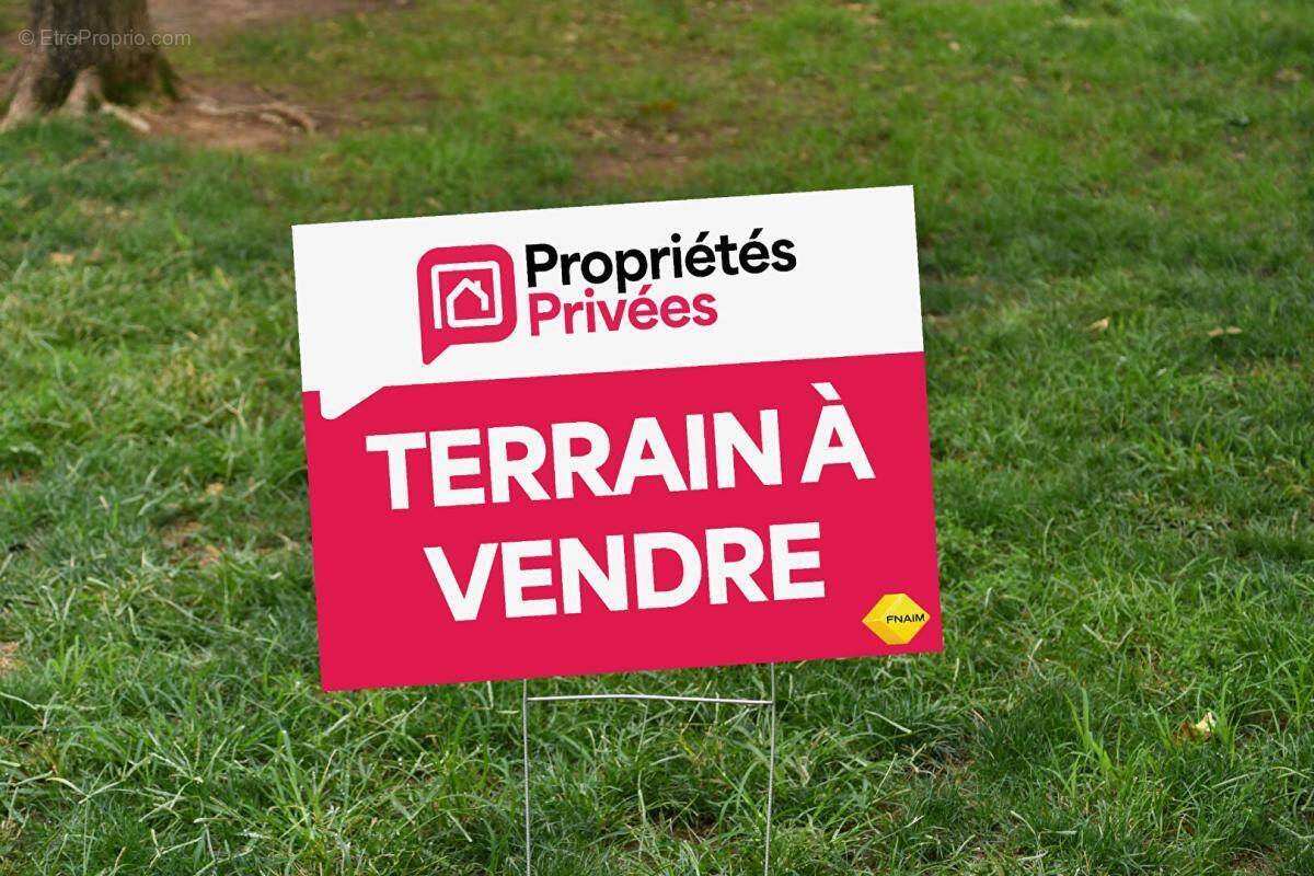 Terrain à PLEINE-FOUGERES