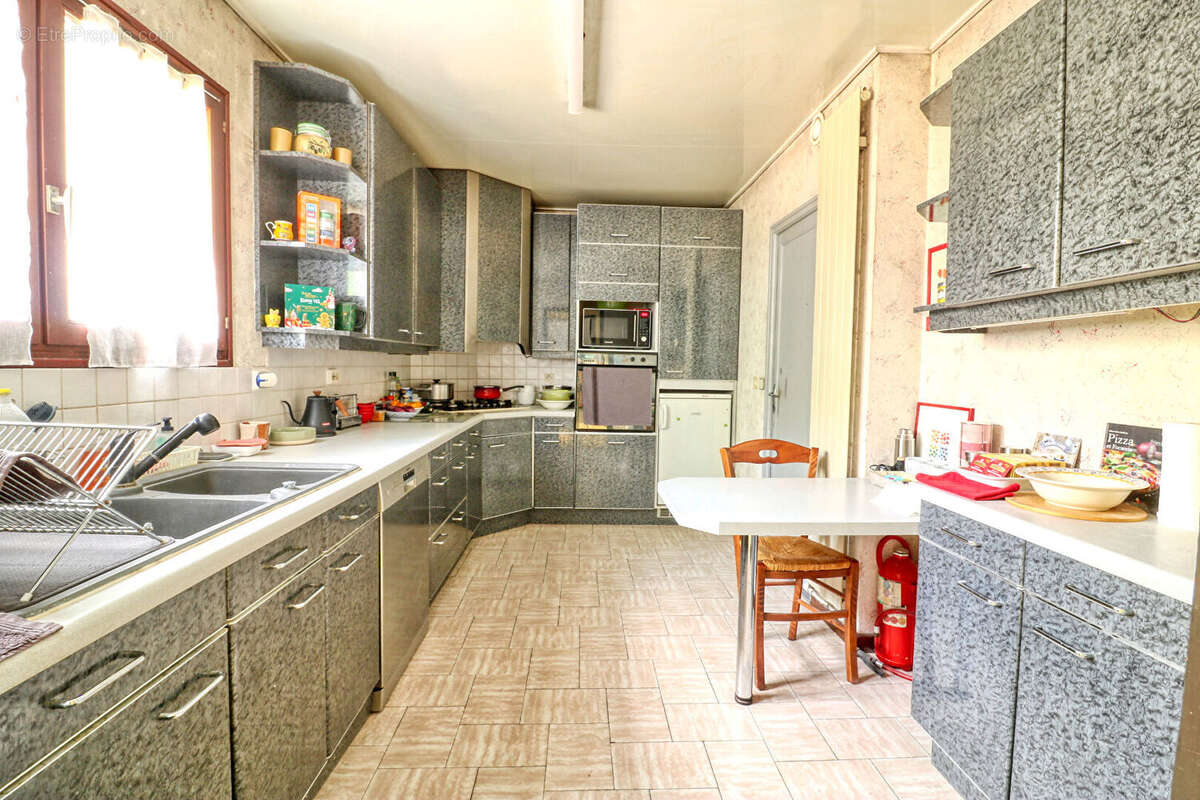 Maison Antony 10 pièce(s) - 5 chambres - 2 bureaux + dépendance - DPE C - photo 6