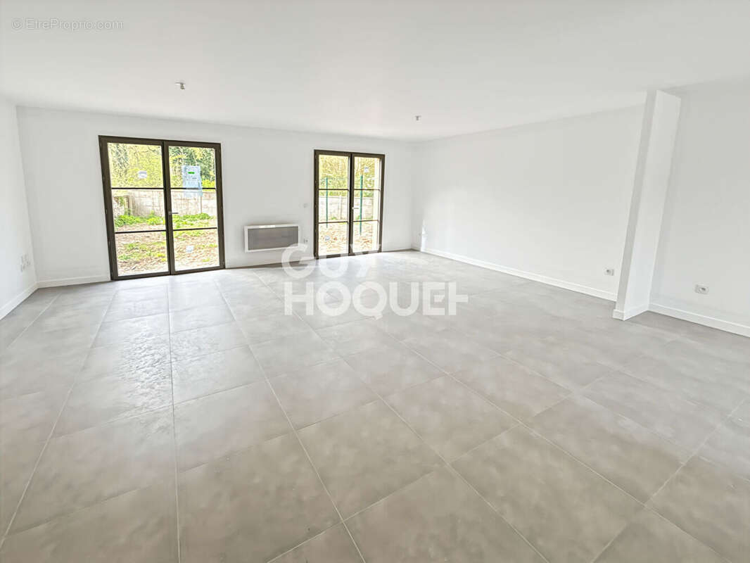 Maison à FONTENAY-TRESIGNY