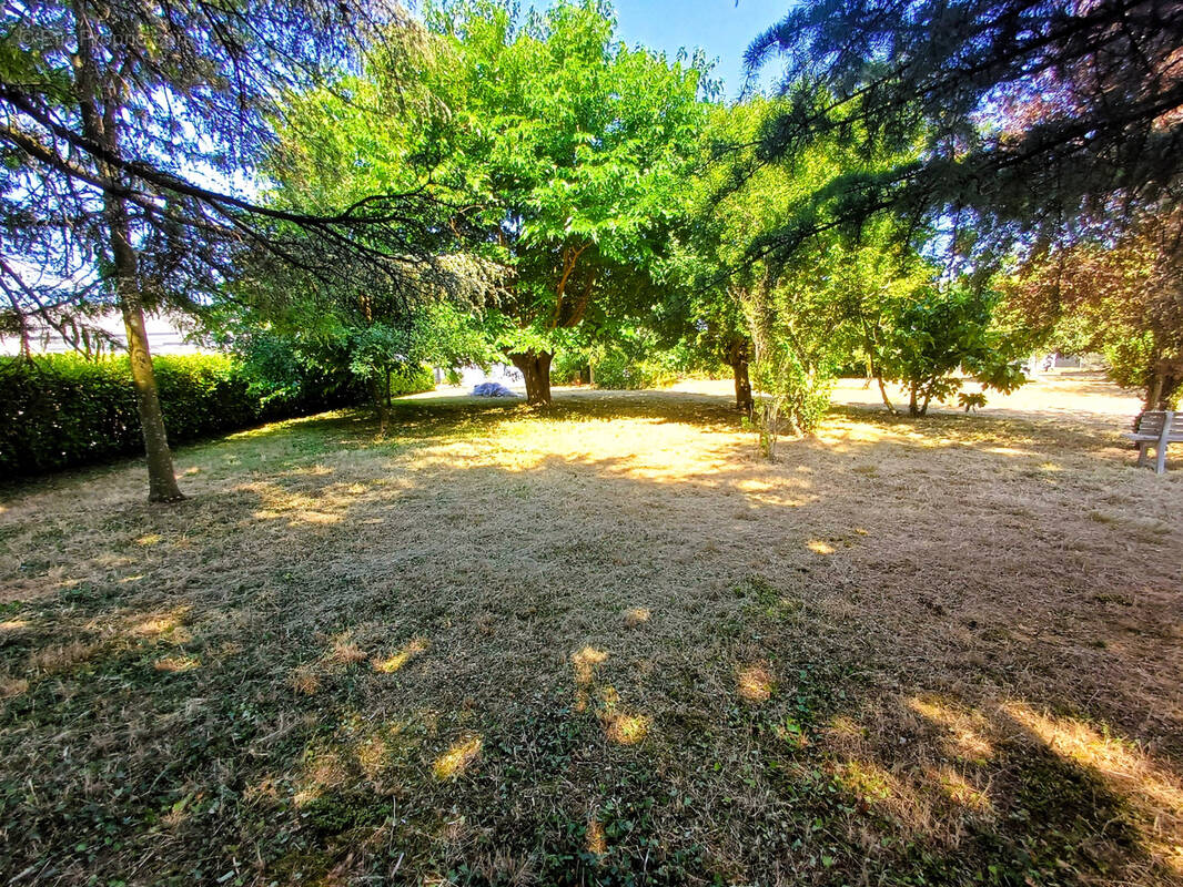 Terrain à BOURG-LES-VALENCE