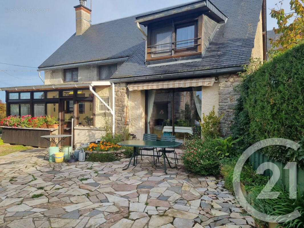 Maison à AUNAY-EN-BAZOIS