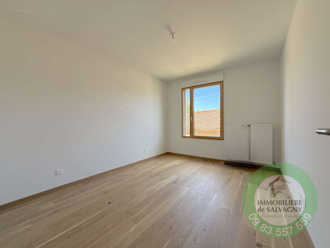Appartement à LA TOUR-DE-SALVAGNY
