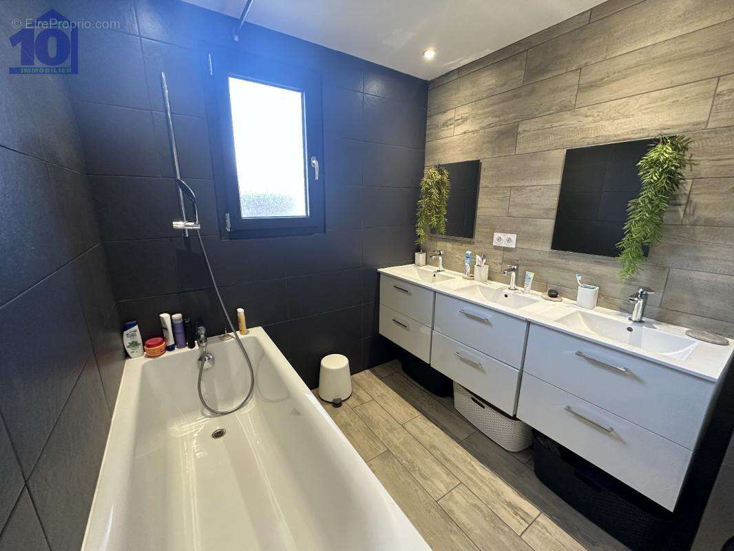 Maison à VILLENEUVE-LES-BEZIERS