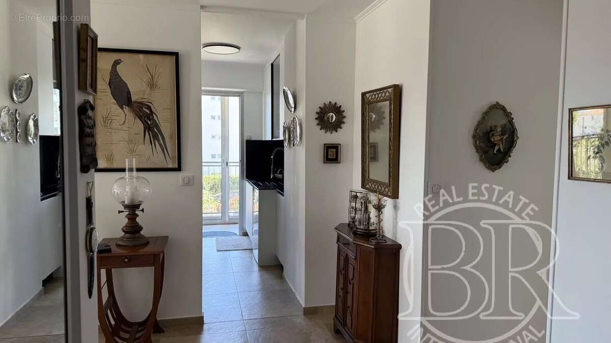 Appartement à VALLAURIS