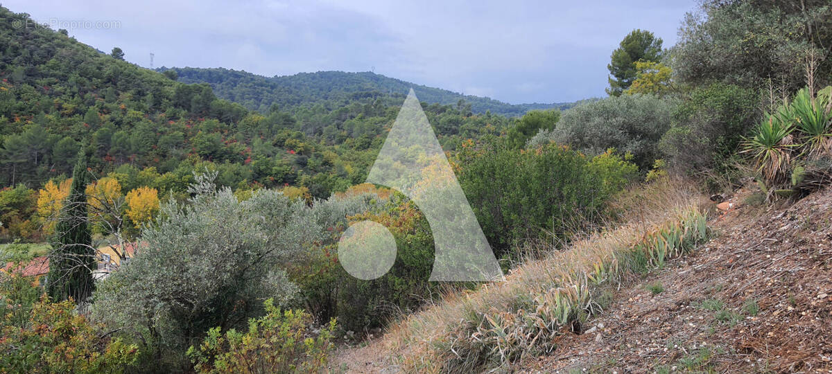 Terrain à CORBIERES