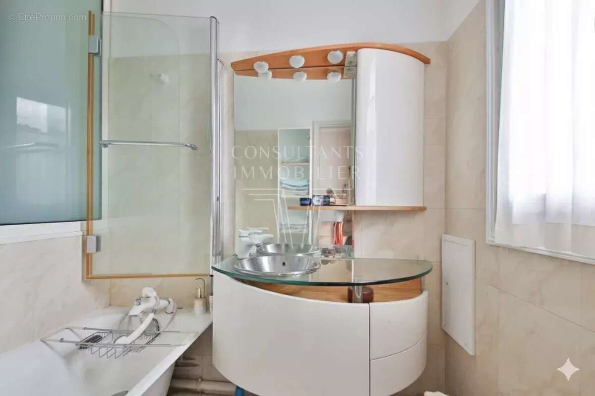 Appartement à PARIS-7E