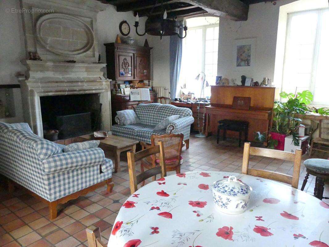 Maison à LA CHAPELLE-BASSE-MER