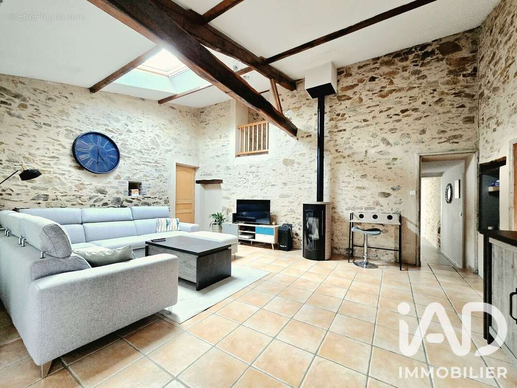 Maison 160 m² à La Merlatiere  - photo 2