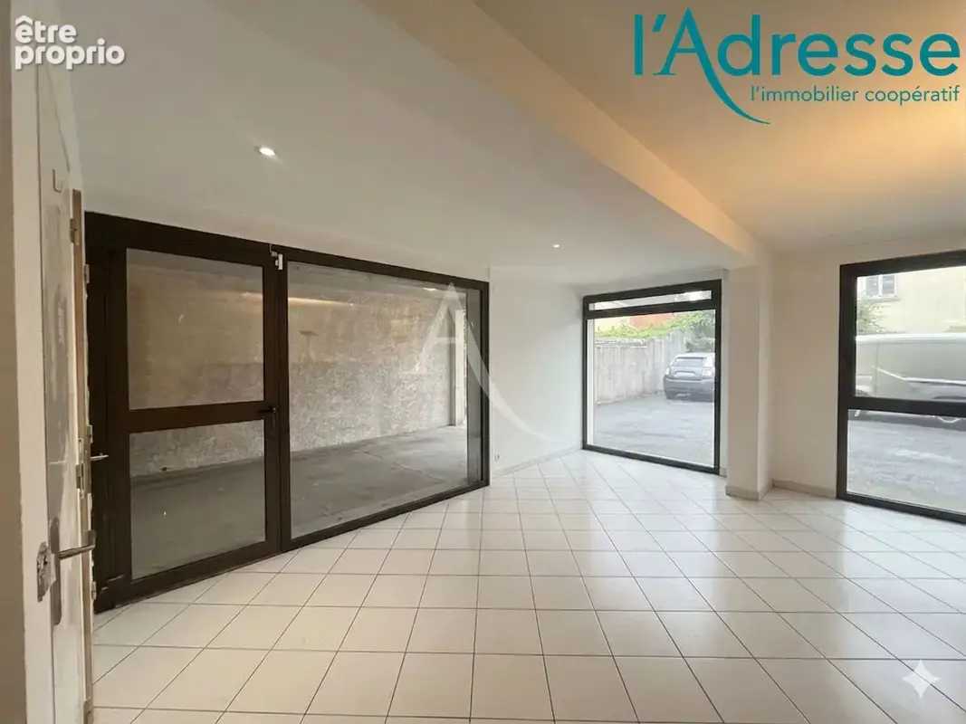Local commercial Noisy Le Grand 151 m2 - photo 8