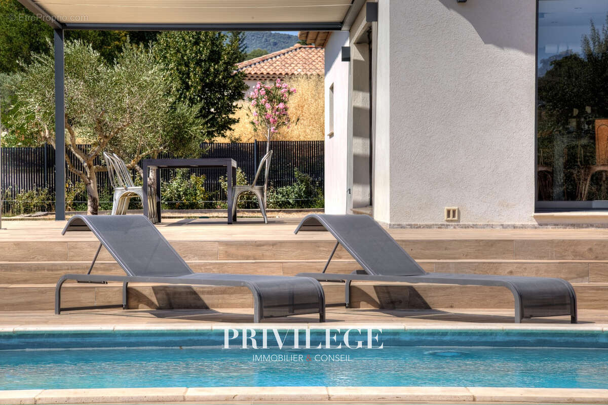 Aups — Exclusivité — Maison neuve avec piscine, prestations soignées et potentiel d’évolution - photo 4