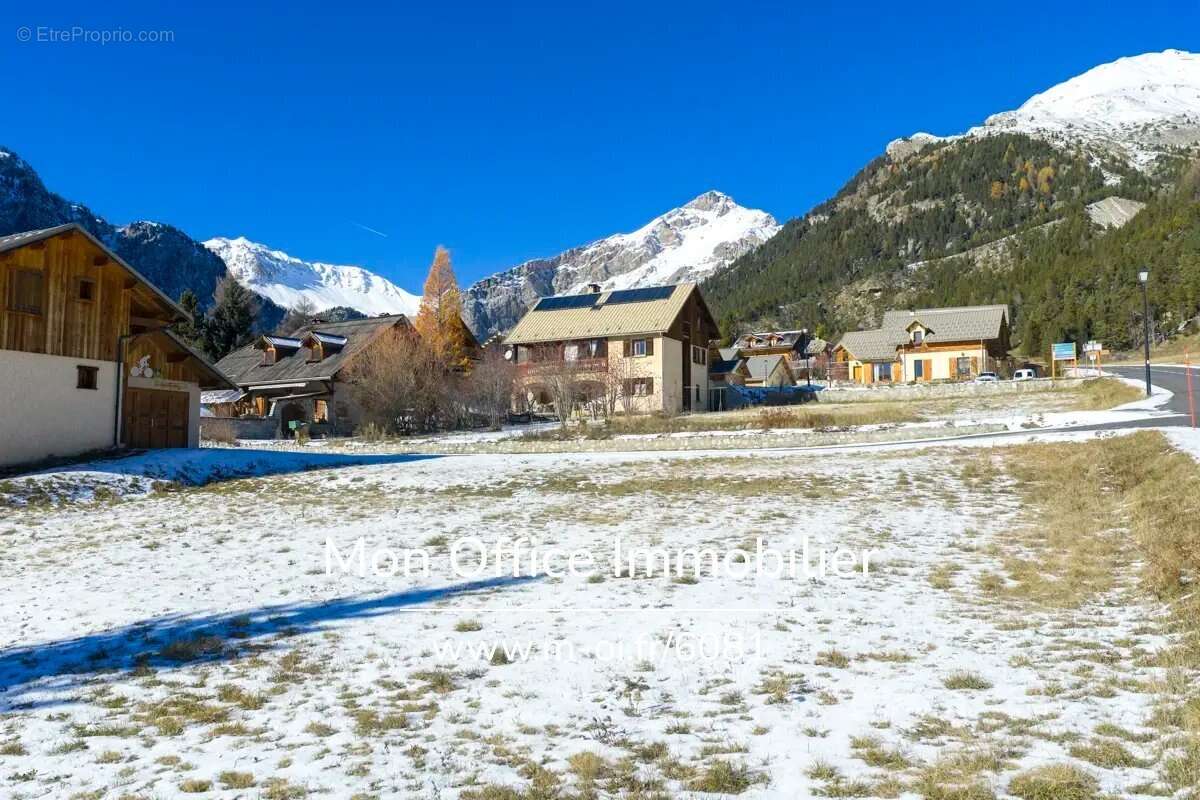 Terrain à ARVIEUX