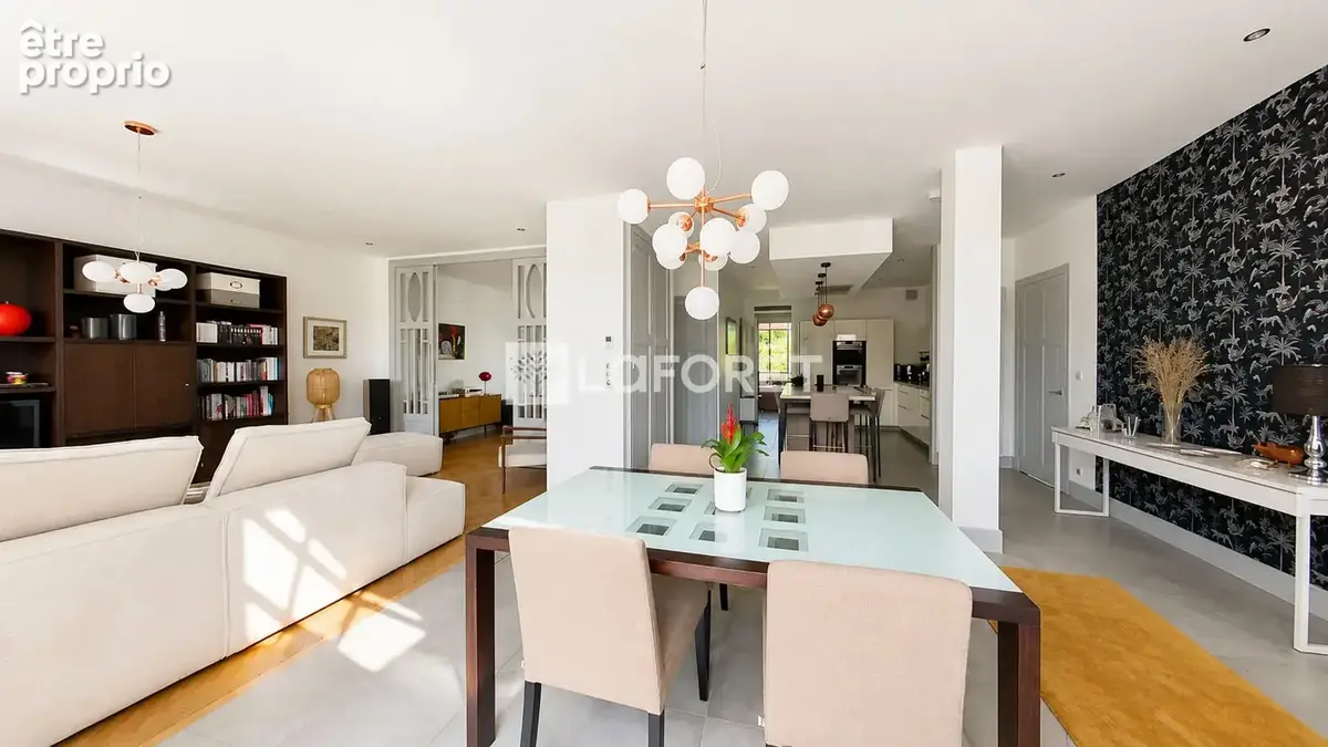 BRON - Maison familiale de caractère de 143,53 m² habitable - photo 5