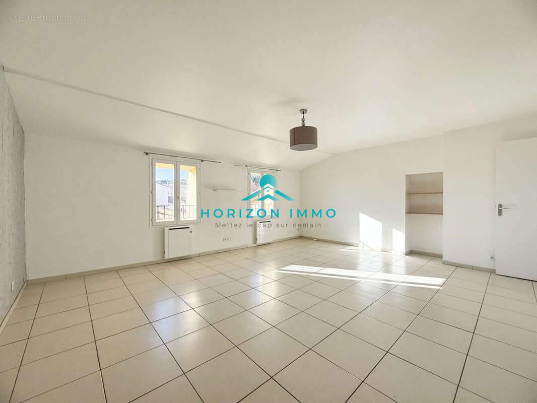 Appartement à SAINT-LAURENT-DU-VAR