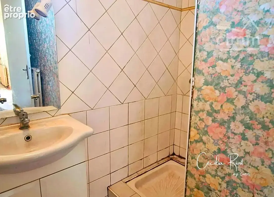 Montendre – Maison de plain-pied de 66 m² à rafraîchir entièrement, avec jardin et deux garages - photo 7