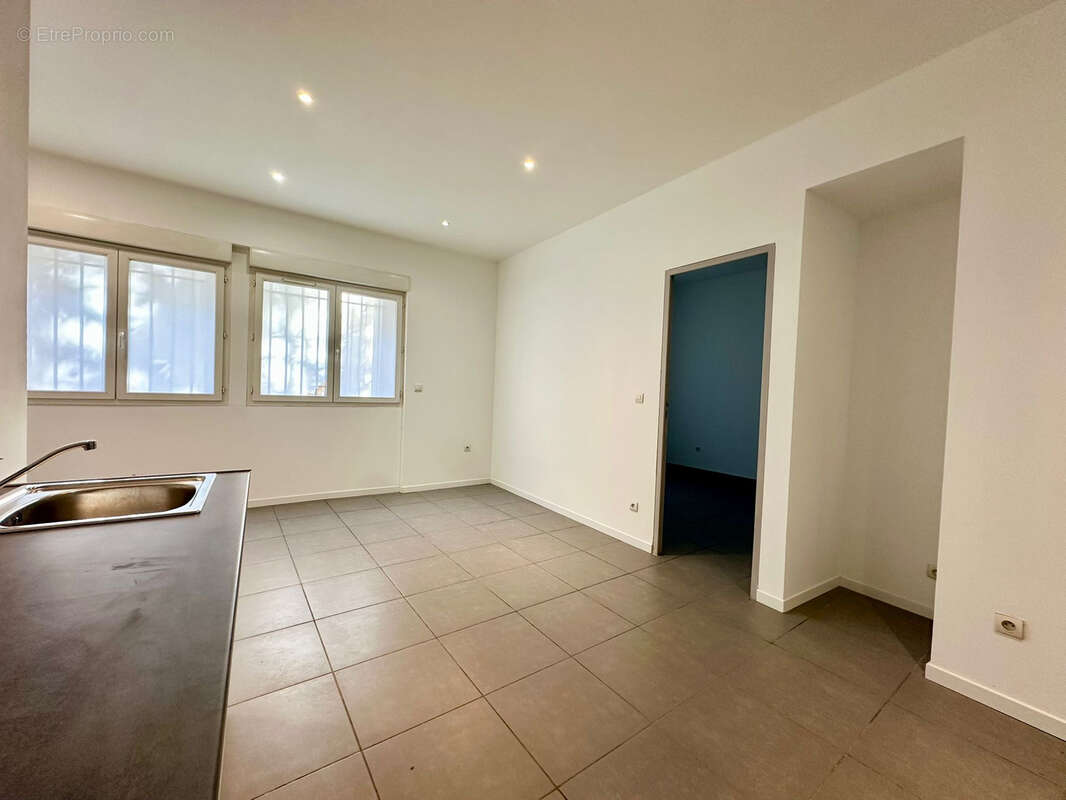 Appartement à MARSEILLE-4E