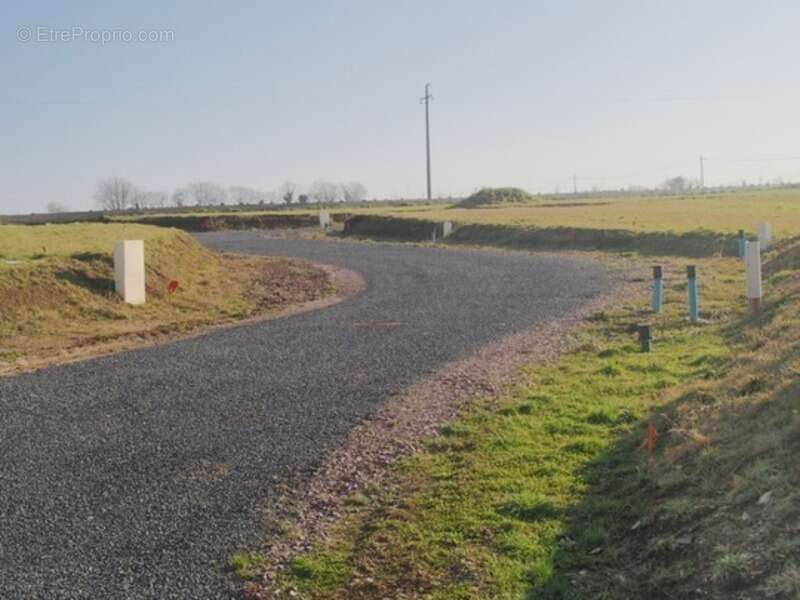Terrain à AUNAY-SUR-ODON