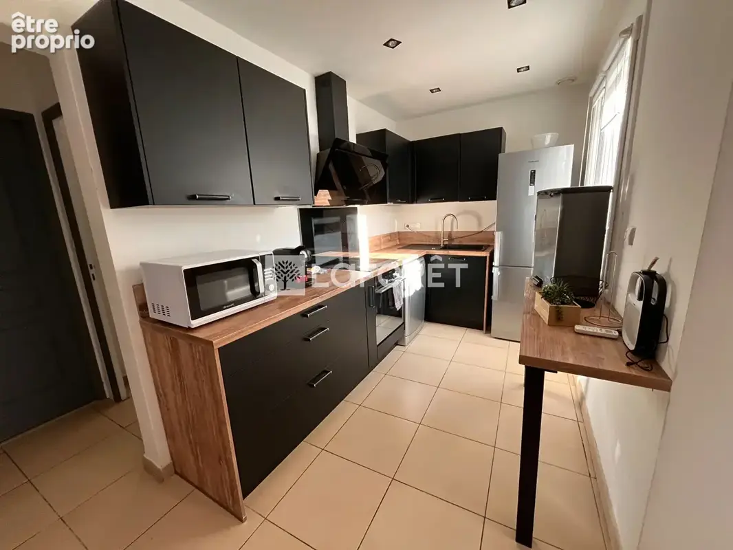 Maison à Arles,  plain pied, avec jardin et 2 dépendances - photo 2