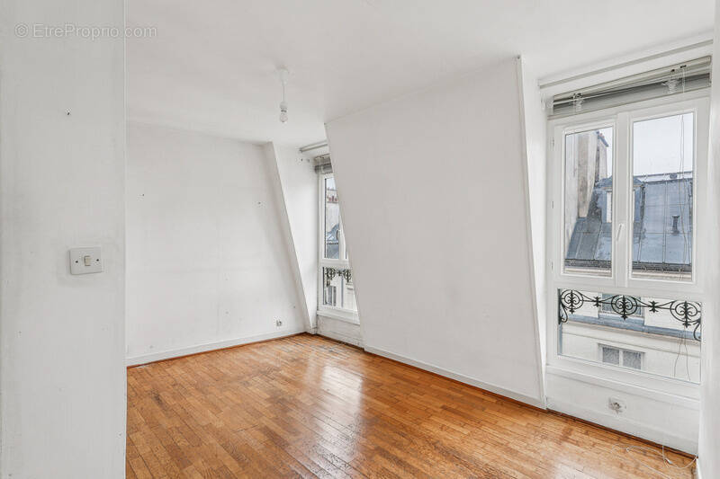 Appartement à PARIS-10E