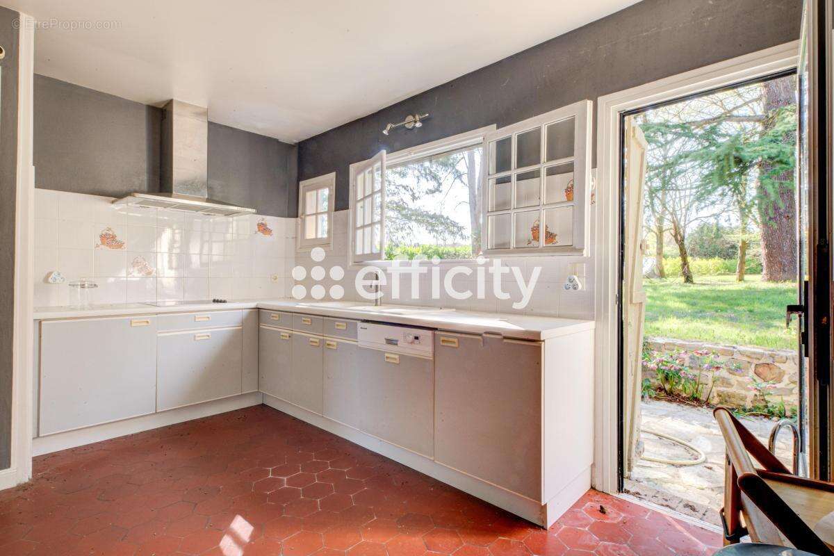 Maison 420 m² à La Boissiere-Ecole  - photo 7