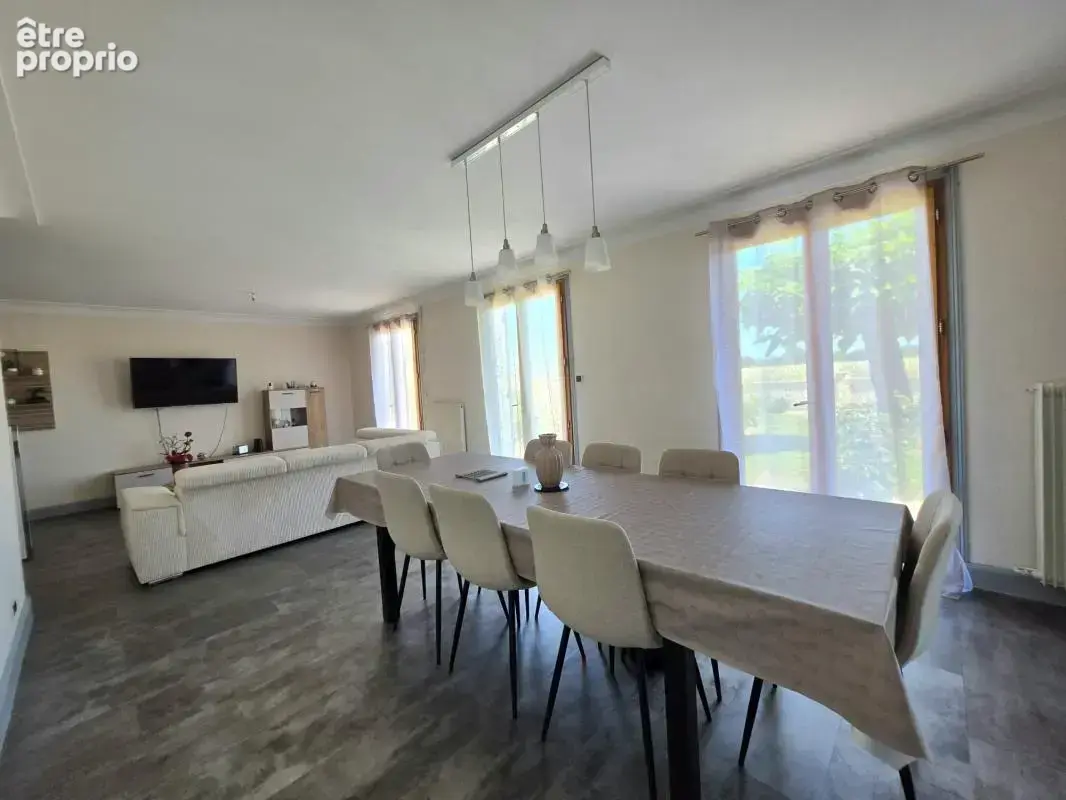 Maison Saint Pierre D'eyraud 8 pièce(s) 159 m2 avec garage de 424m2 - photo 4