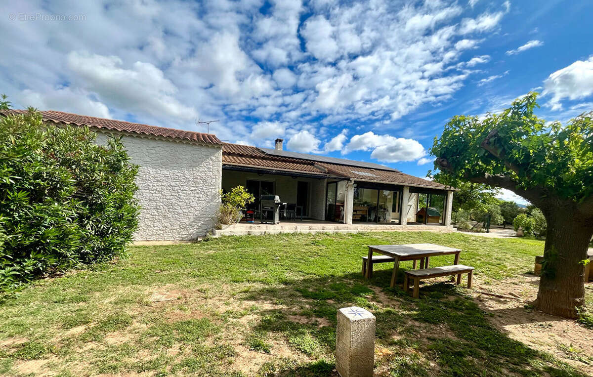 Maison à MOURIES
