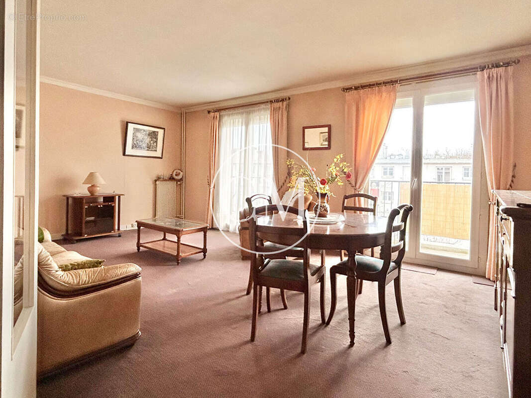 Appartement à BUC