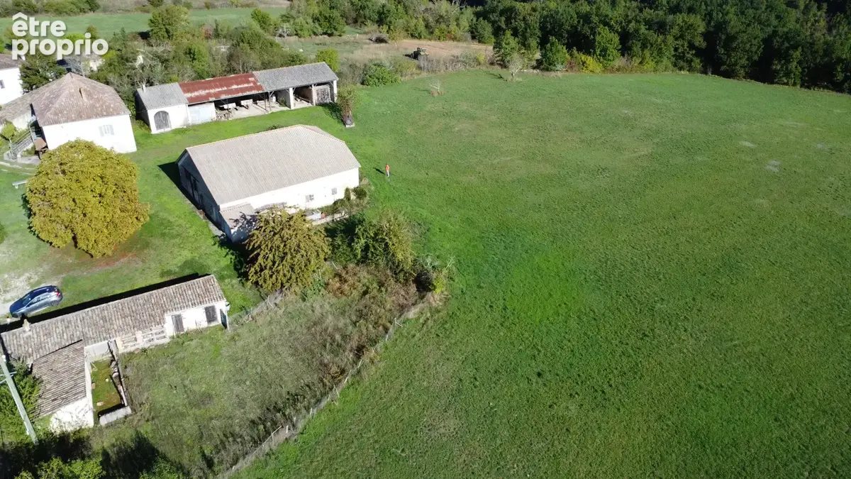 propriété composé d'une maison d'habitation et de 3 dépendances sur un terrain d'env 6 hectares - photo 4