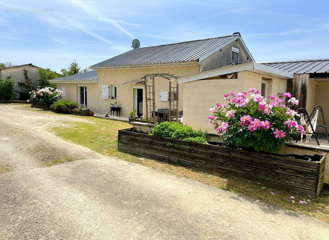Maison et son hangar proche de toutes commodités - photo 2